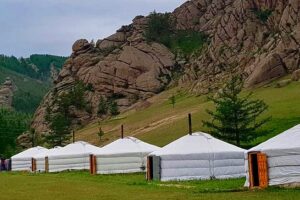 654px-Yurts_in_the_tourist_camp._Mongolia